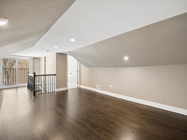 Building Photo - 2325 Shady Ln