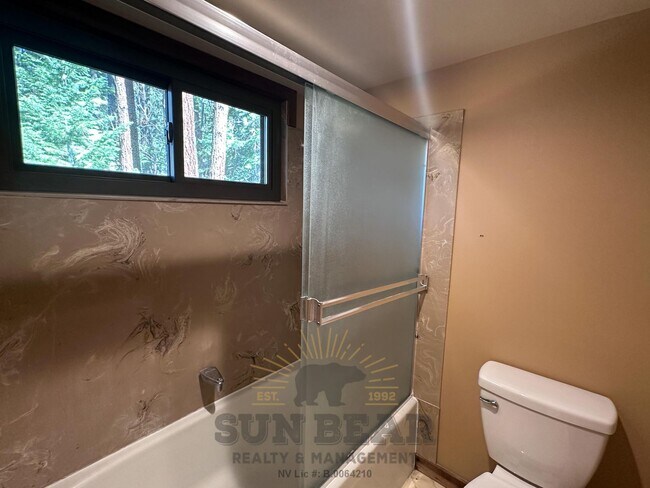 Building Photo - Spacious 3 Bed, 3.5 Bath Home with Forest ...