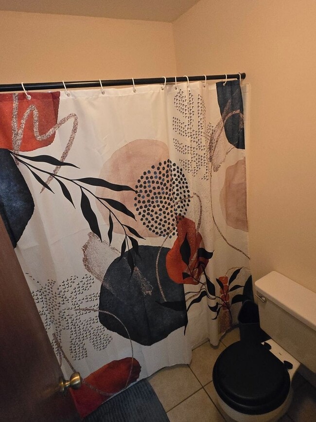 Building Photo - 2/2 Condo in the quiet community of Mile Run