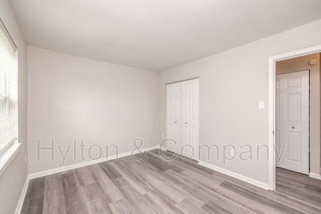 Building Photo - 3231 Hunters Mill Dr