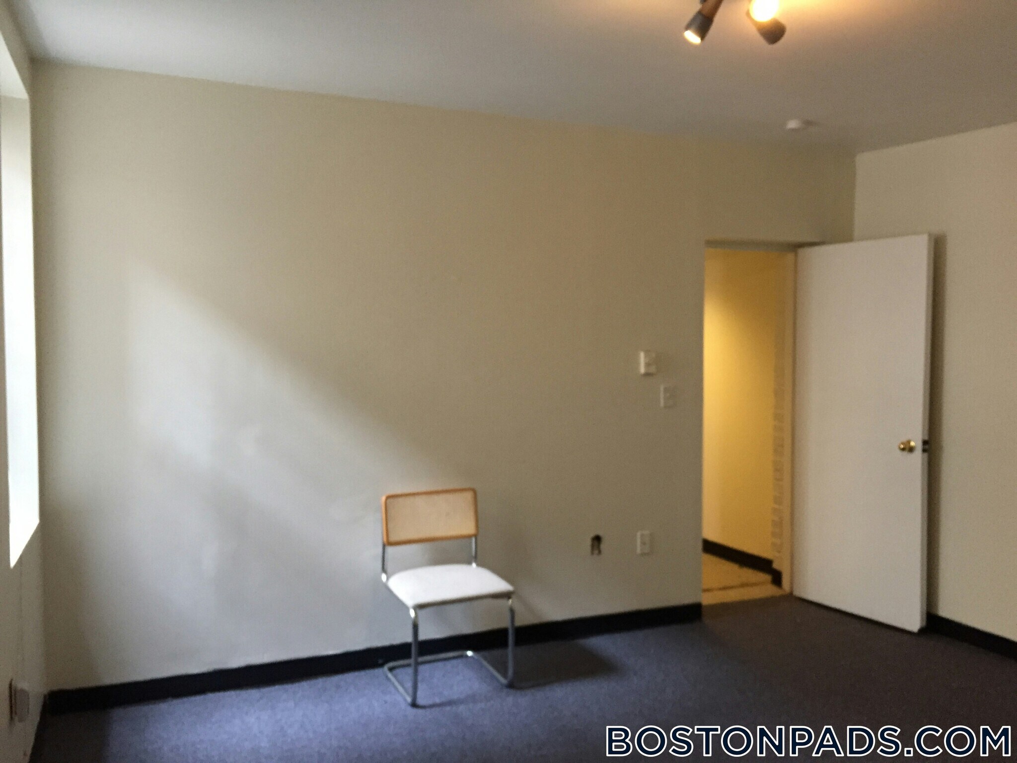 Building Photo - 165 Hemenway St