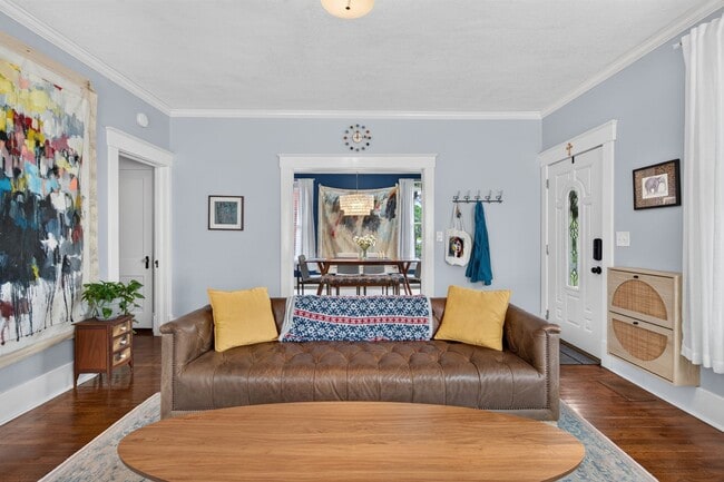 Building Photo - 305 E 54th St