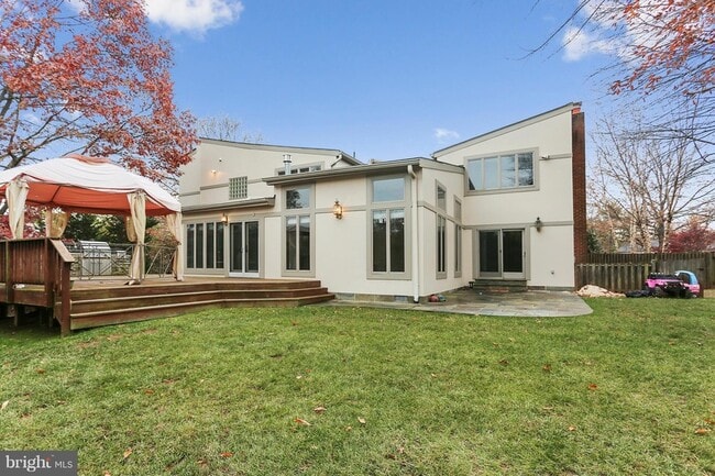 Building Photo - 9801 Clydesdale St