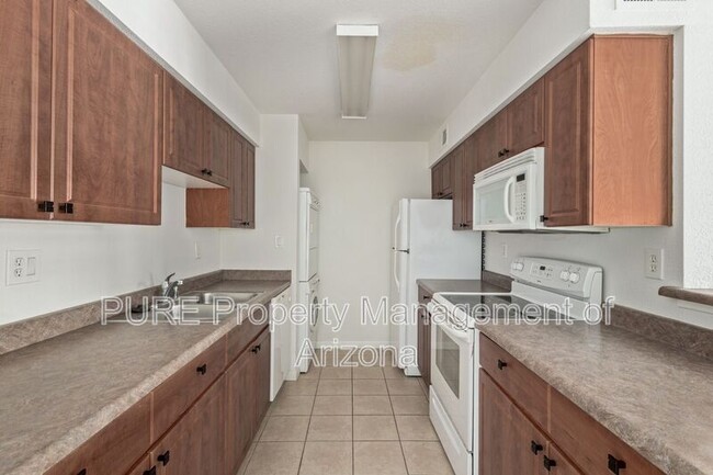 Building Photo - 5995 N 78th St