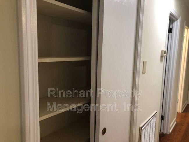 Building Photo - 2704 Ridgewood Ln