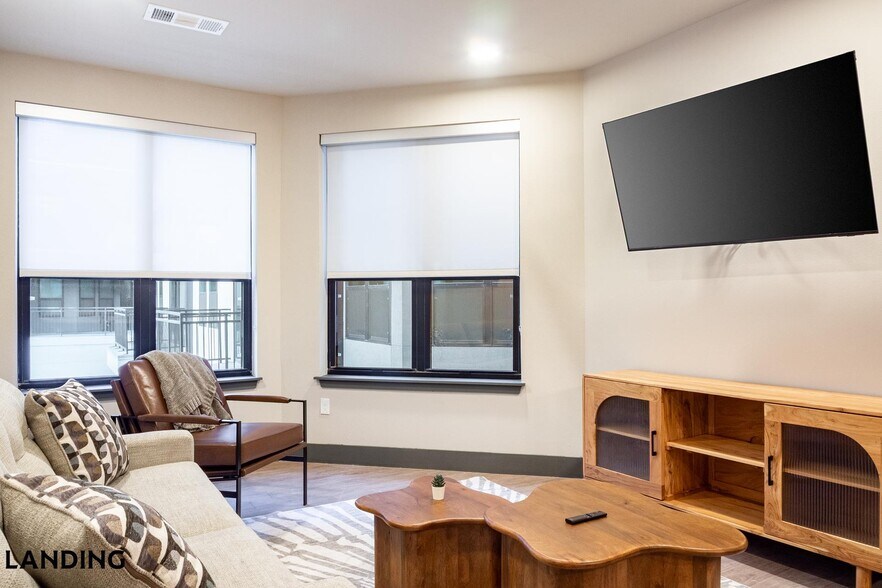 Building Photo - 415 E 2nd St S