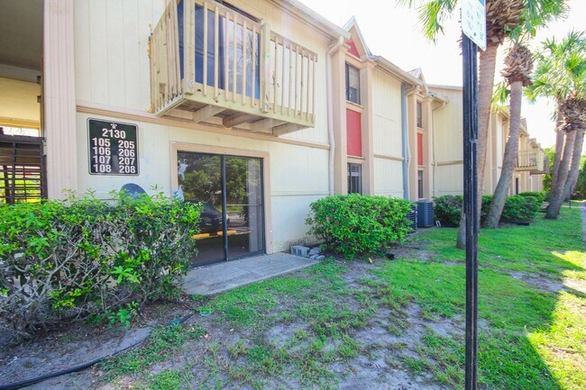 Building Photo - Cozy 2 BD/ 2 BA Apartment in Palm Bay! Washer and Dryer INCLUDED!
