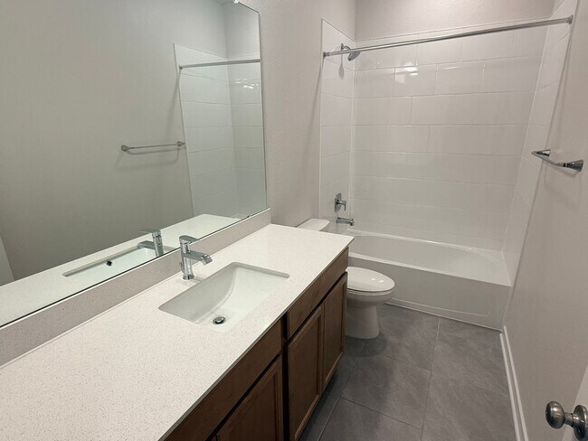 Building Photo - New 2026 3-Bedroom Townhome in Kinston Near HUB