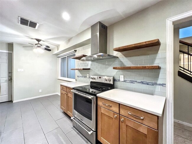 Building Photo - 8305 Greenslope Dr