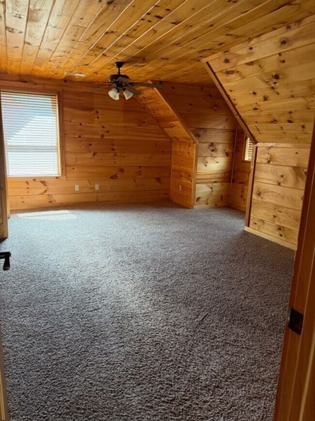 Building Photo - Sevierville 37876 - 3 bedroom, 3.5 Bath, 2486 sq. ft. Cabin and a 672 sq. ft. Studio above garage...