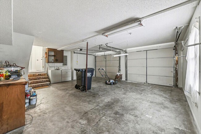 Building Photo - 108 Laurels Curve