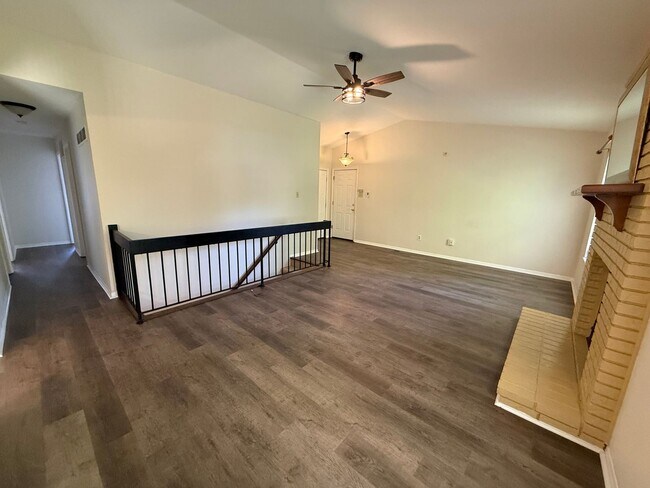 Building Photo - 17 Hurstfield Ct