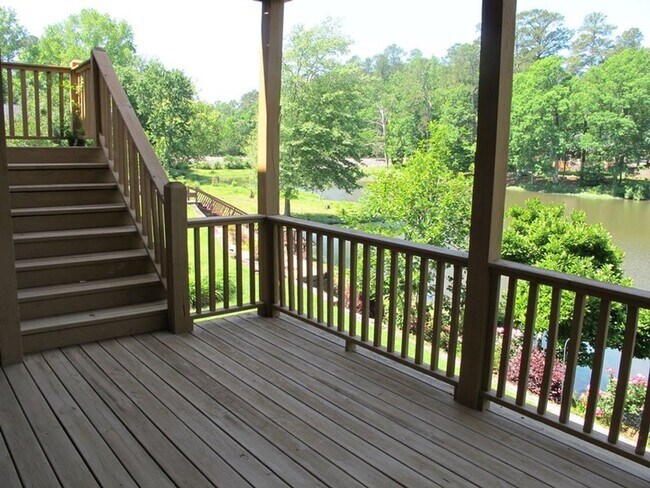 Building Photo - Upscale Lakefront Home  In the Heart of Martinez