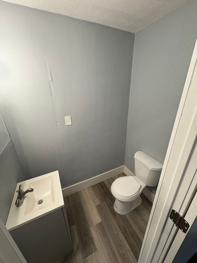 Building Photo - Spacious 4-Bedroom Akron Home with Garage | Open House Feb 5