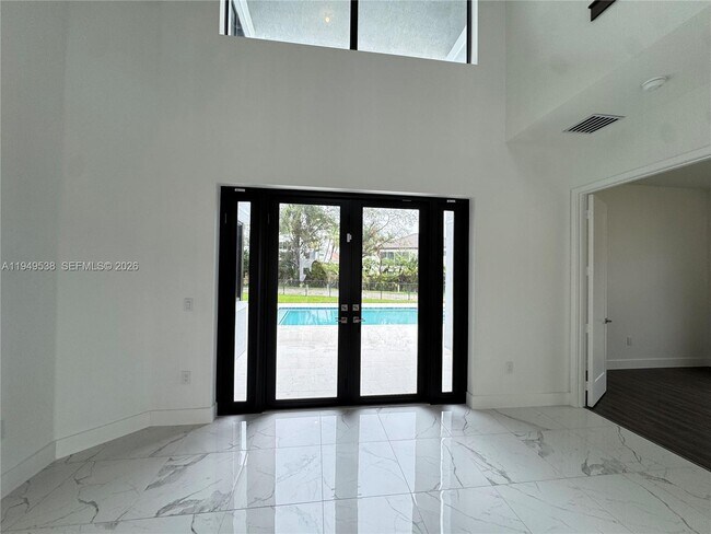 Building Photo - 19670 NE 14th Ct