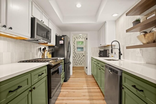 Building Photo - 11011 Jordan Ln