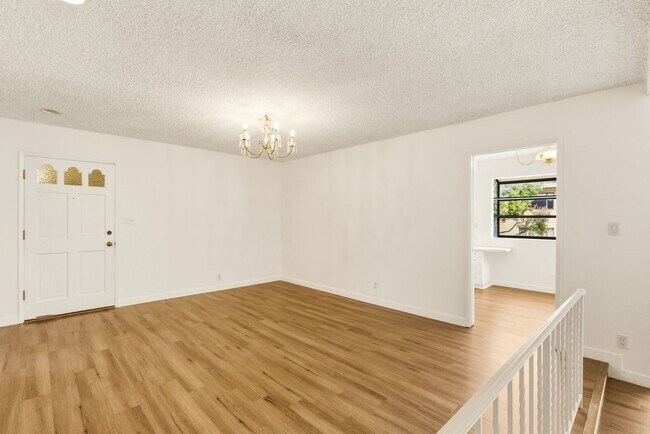 Building Photo - HUGE 2 bed 2 bath in Prime Santa Monica!