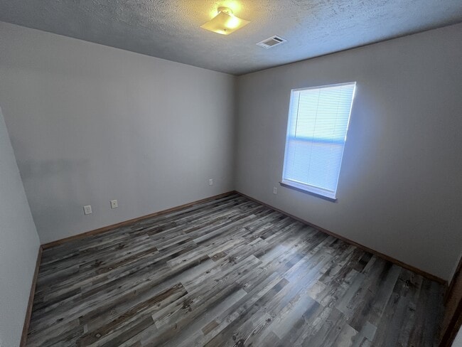 Building Photo - 65 Marie Ln