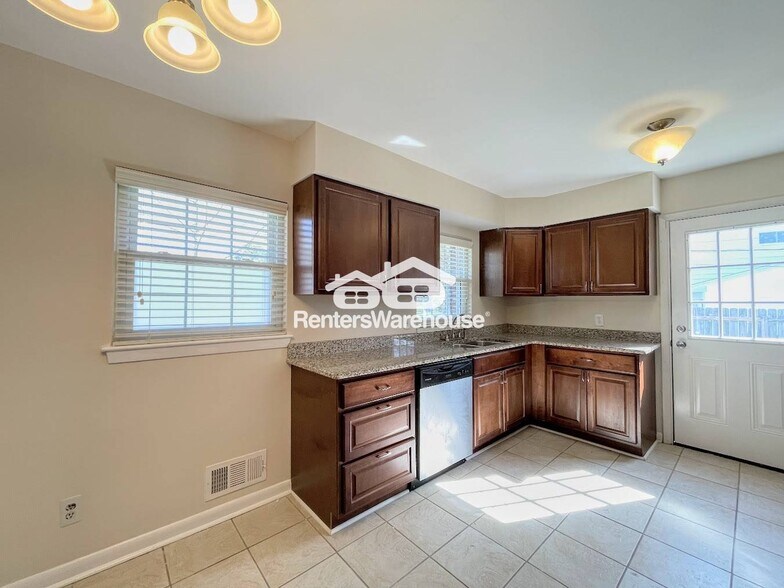 Building Photo - 1121 Sherry Ave