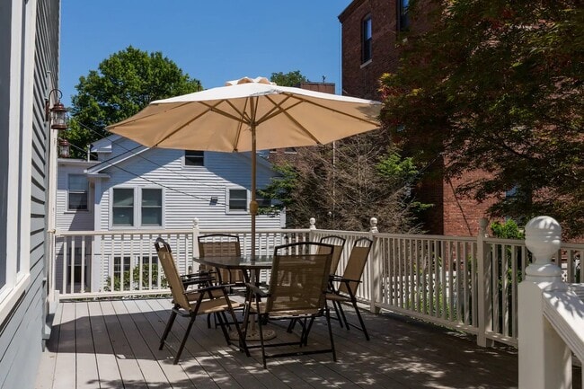 Building Photo - 16A Linden Pl