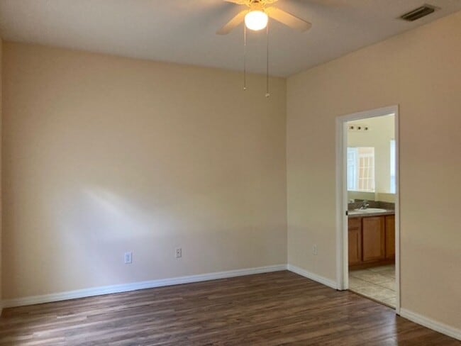 Building Photo - Spacious 4/2/2 Home with Screened-In Porch...