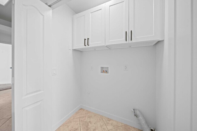 Building Photo - Mission Hills Country Club Home