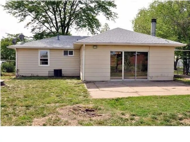 Building Photo - Lovely 3 Bed, 1 Bath!