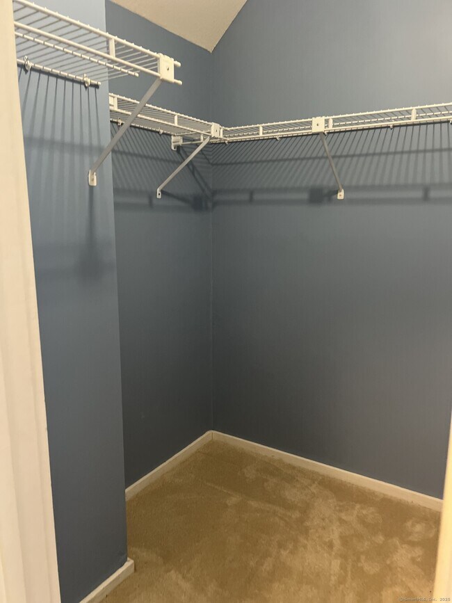 Building Photo - 34 Simsbury Landing