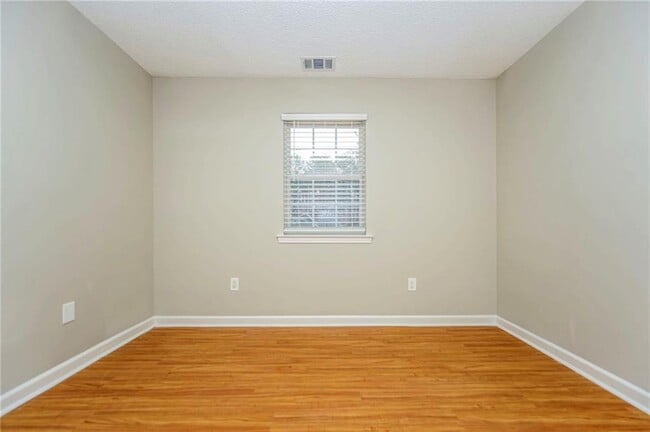 Building Photo - 124 Springvalley Cir