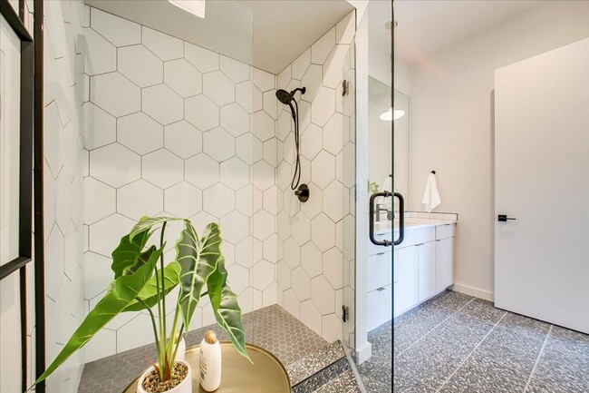 Building Photo - Absolutely! This home offers the perfect blend of luxury, convenience, and comfort.