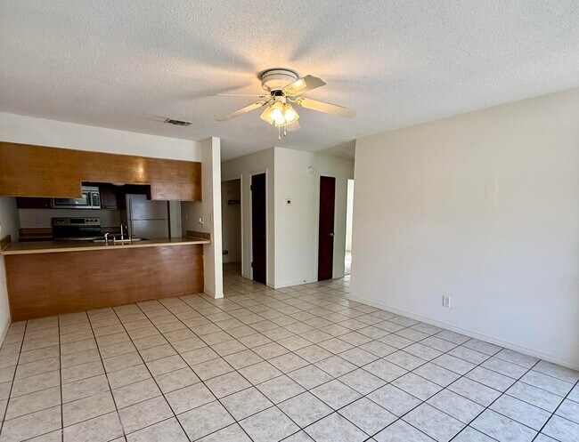 Building Photo - 513 Landview Dr