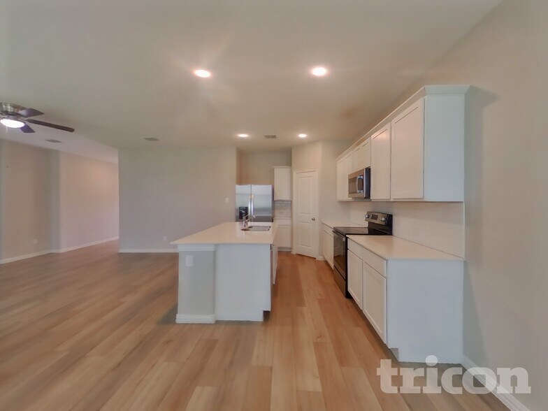 Building Photo - 235 Jenkinson Dr