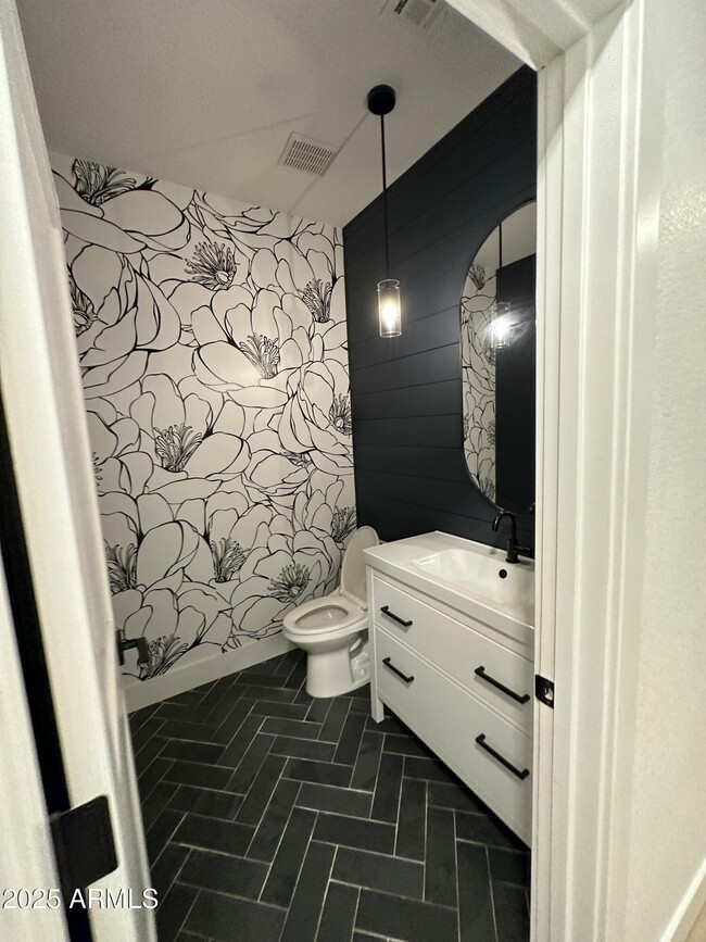 Building Photo - 3533 E Flower St