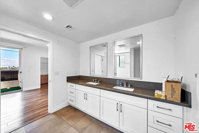 Building Photo - 1101 S Harvard Blvd