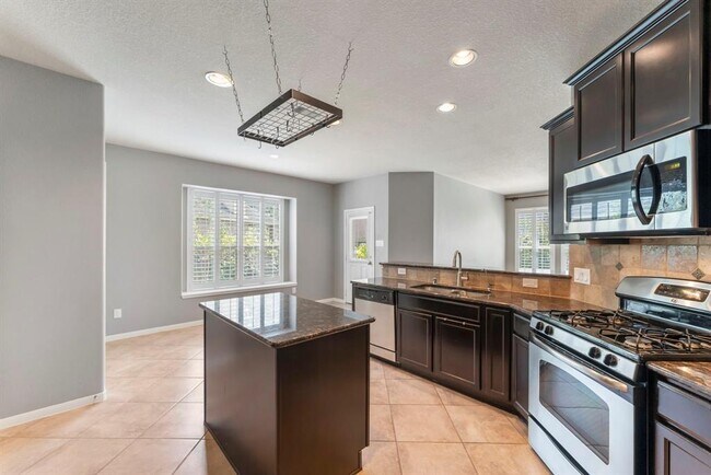 Building Photo - 1070 Cedar Lake Ct