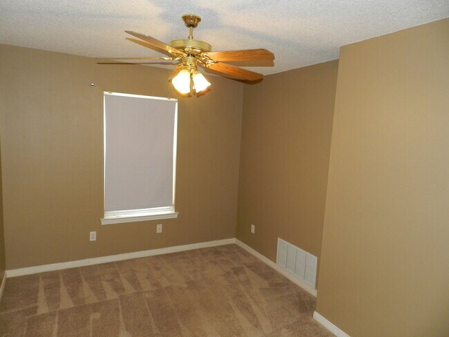 Building Photo - 4995 Pattock Pl