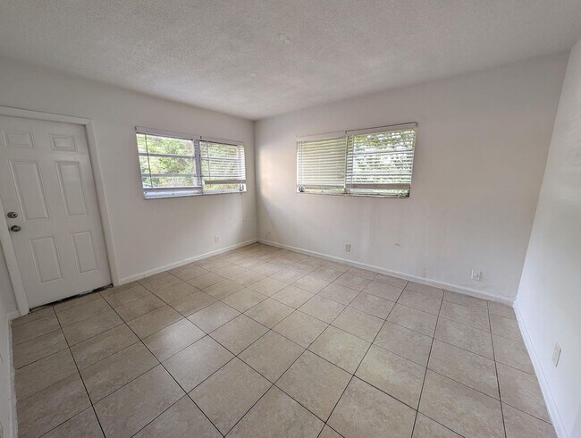 Building Photo - 481 Sunshine Dr