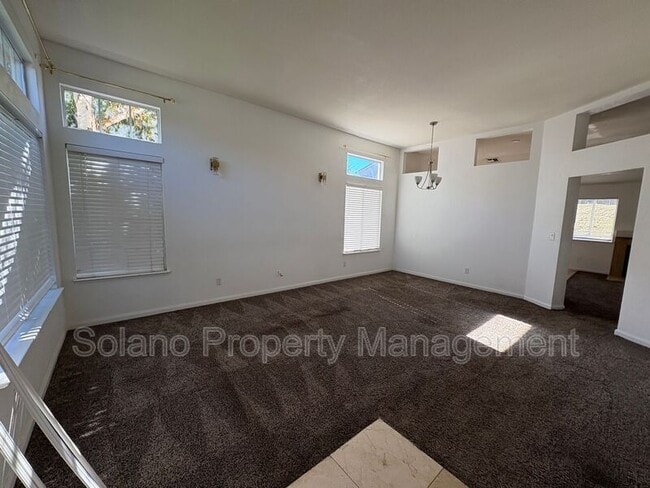 Building Photo - 1687 Highland Cir