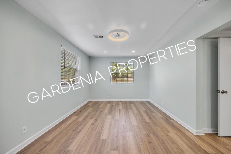 Building Photo - 1353 Placid Pl