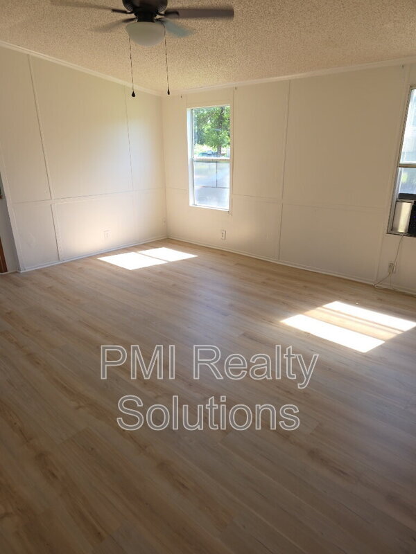 Building Photo - 305 W Dixieland Ave