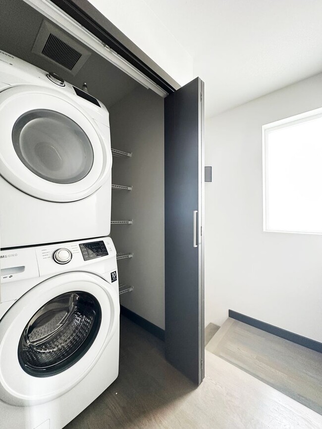 Building Photo - 3Bd/3Ba Seattle Townhouse
