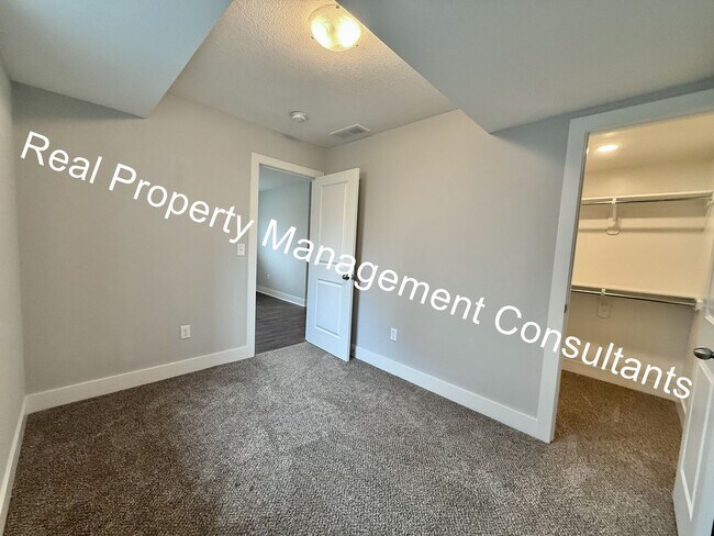 Building Photo - $500 off Move In Special on 4-bedroom, 3-b...