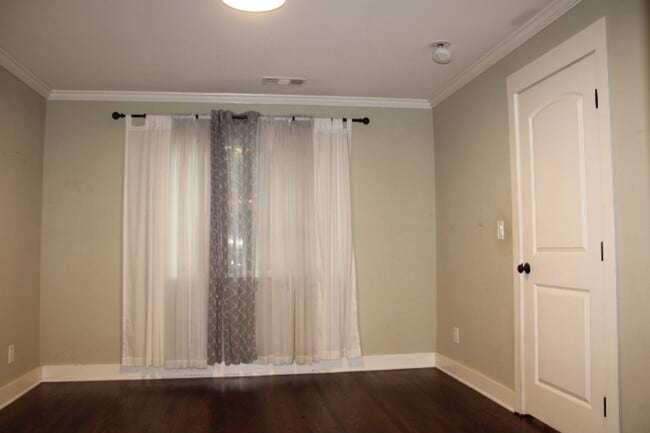 Building Photo - 2887 Lincoln Ave