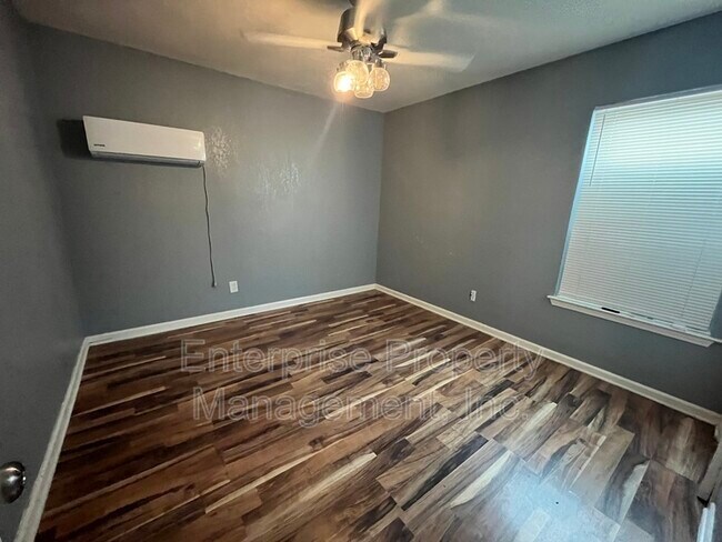 Building Photo - 3441 Piney Woods Ave