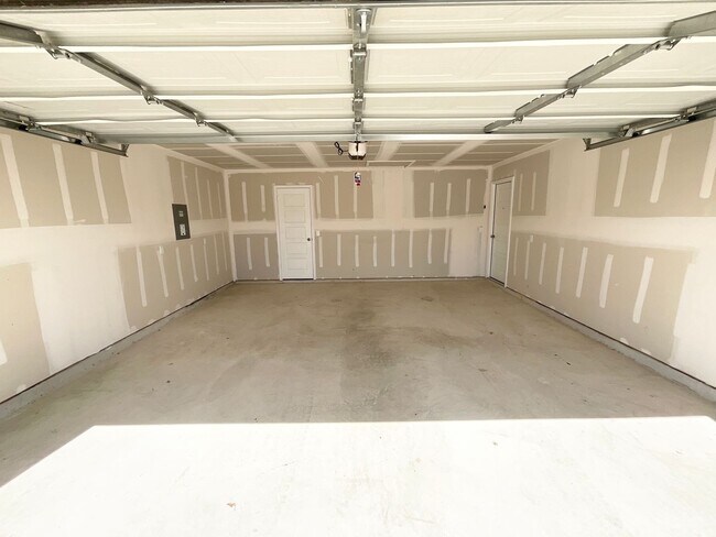 Building Photo - 5731 Falcon Pt