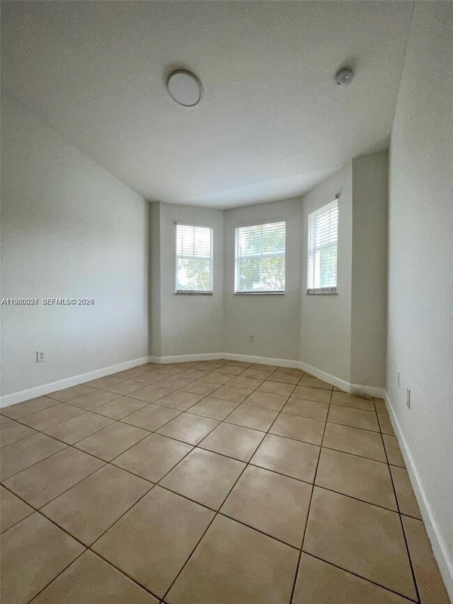 Building Photo - 2637 SE 16th Terrace