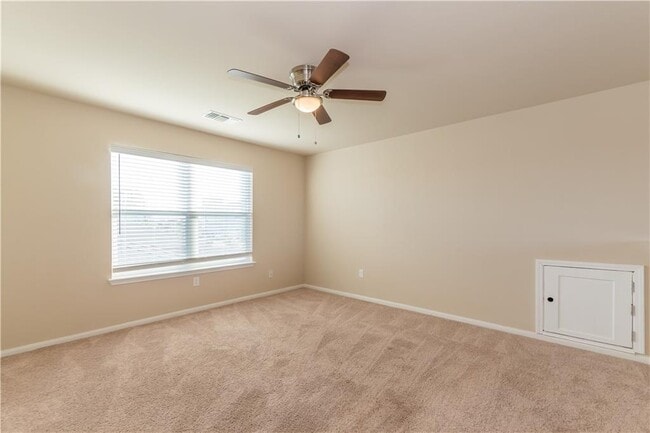 Building Photo - 441 Moulins Ln