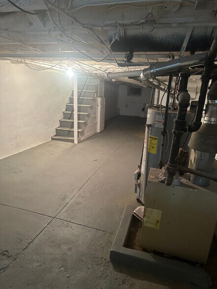 Building Photo - 347 N Edgewood St