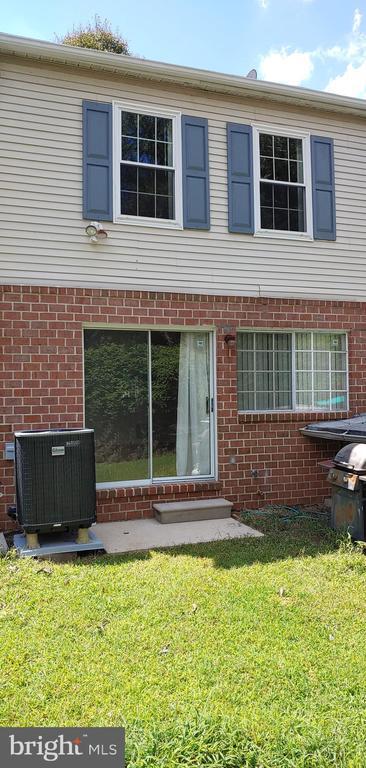 Building Photo - 9 Hamlet Dr