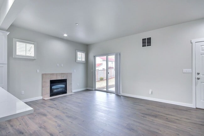 Building Photo - Updated, DuPont 3 BR home with AC for rent.